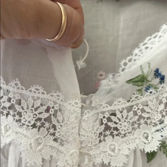 Queen Anne’s Lace by Eileen West Floral Embroidered Whimsical Garden Night Dress Pajamas